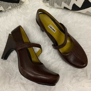 Beautiful leather Tsubo slingback heals.